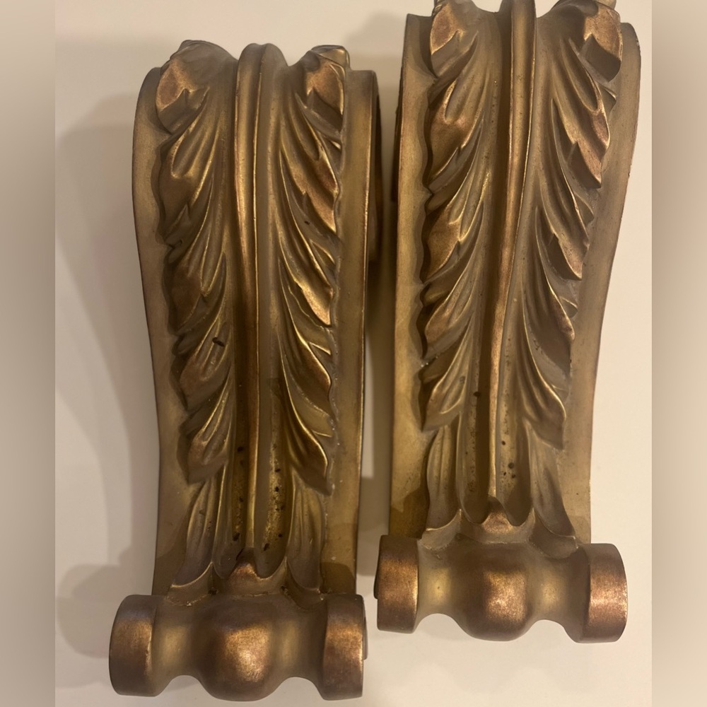 PRE-OWNED HOUSE PARTS DECORATIVE DRAPERY SCONCES/ ROD HOLDER CORBELS- GOLD